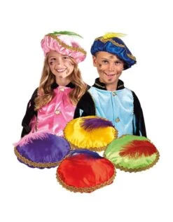 Piet Baret Satijn Met Veer Assortie -Vakantie Kledingwinkel piet baret satijn met veer assortie 3